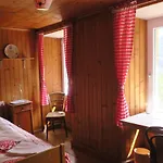 Edelweiss Mountain - 1 Hour Hike Up From Station - On Hiking Trail - No Transport Hytte