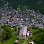 Edelweiss Mountain - 1 Hour Hike Up From Station - On Hiking Trail - No Transport Hytte *