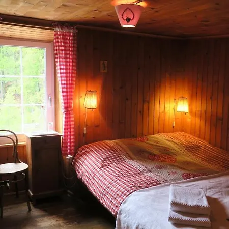 Edelweiss Mountain - 1 Hour Hike Up From Station - On Hiking Trail - No Transport 山林小屋 *