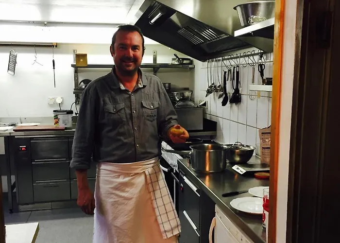 Edelweiss Mountain - 1 Hour Hike Up From Station - On Hiking Trail - No Transport 山林小屋 *