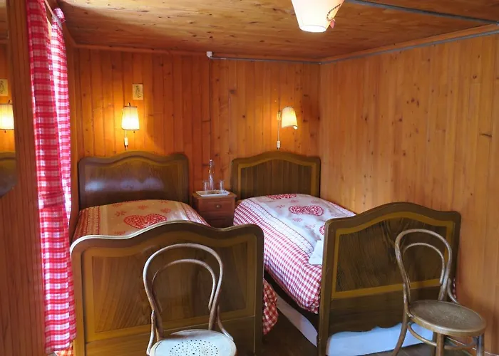 Lodge Edelweiss Mountain - 1 Hour Hike Up From Station - On Hiking Trail - No Transport