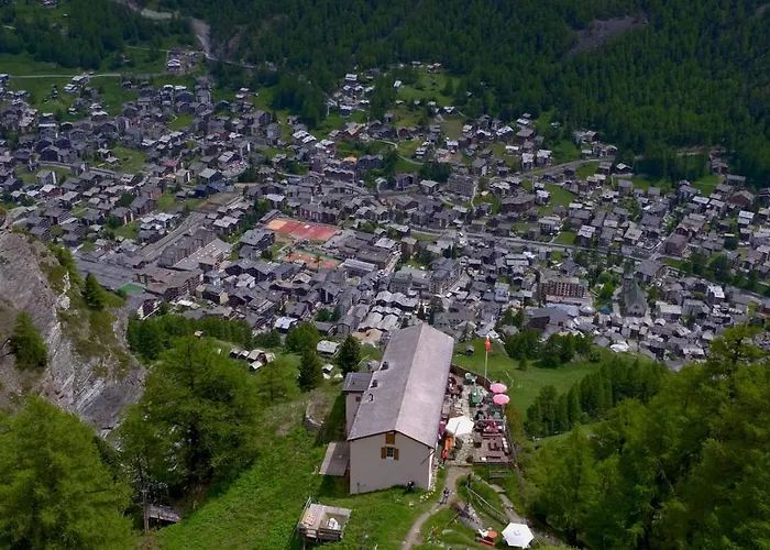 Edelweiss Mountain - 1 Hour Hike Up From Station - On Hiking Trail - No Transport Gerendaház *