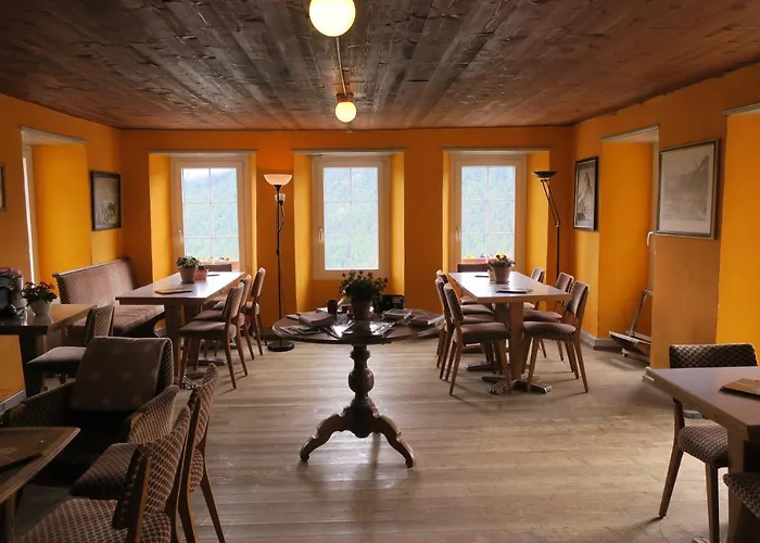 Edelweiss Mountain - 1 Hour Hike Up From Station - On Hiking Trail - No Transport Orman Evi *